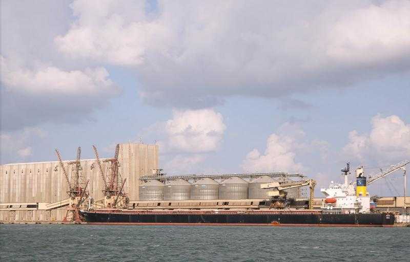 ميناء دمياط يستقبل 63 ألف طن من القمح الروسي