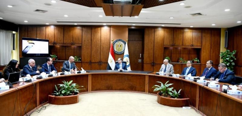 وزير البترول ورئيس البورصة يبحثان آليات تعزيز التداول لأسهم الشركات