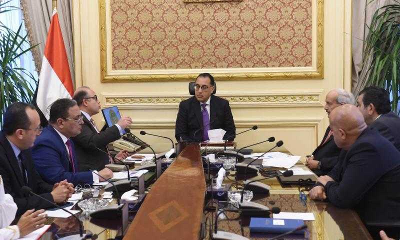 رئيس الوزراء و”مودرن للتنمية” يبحثان الفرص الاستثمارية بالقطاع المالي