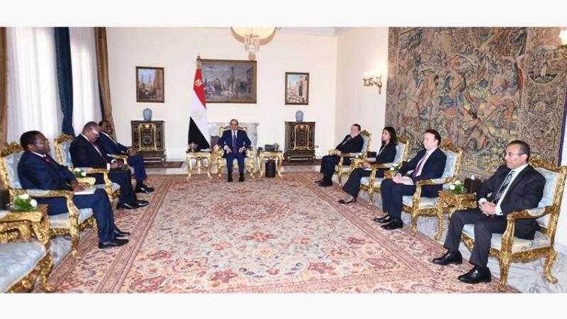 السيسي يستقبل رئيس مجموعة بنك التنمية الإفريقي لزيادة التعاون المشترك