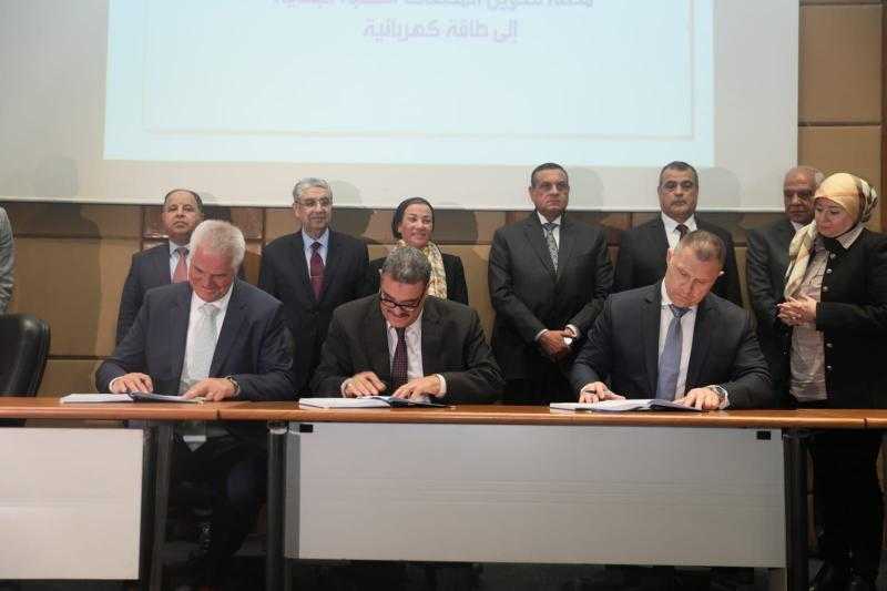 «وزراء» يشهدون توقيع عقد أول محطة لتحويل المخلفات إلى كهرباء بالجيزة