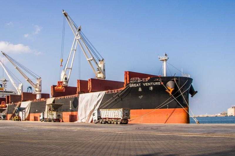 ميناء دمياط يستقبل 33 ألف طن من القمح لصالح القطاع الخاص