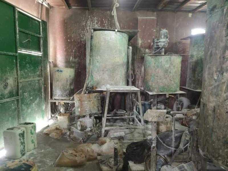 ضبط صاحب مصنع لإنتاج الطحينة من «بودرة السيراميك» بالجيزة |صور