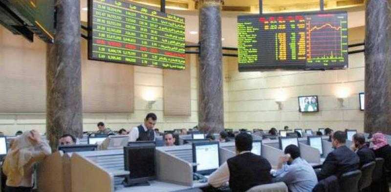 المؤشر الرئيسي للبورصة يتخطى 17 ألف نقطة مدعومًا بمشتريات المصريين