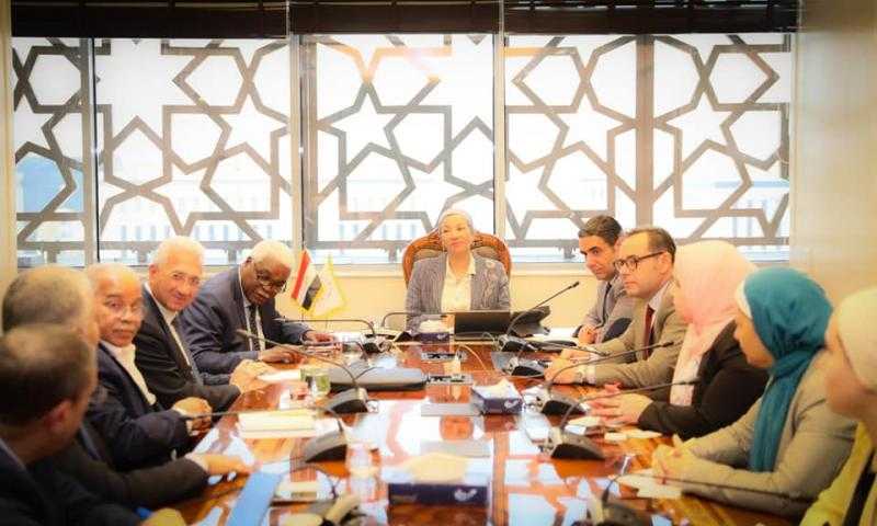 وزيرة البيئة تناقش مع سكرتير عام منظمة «NARO» التعاون الثنائي خلال COP28