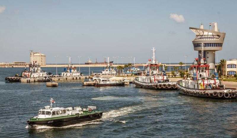 بينها القمح والذرة والزيت.. ميناء دمياط يستقبل 41289 طن بضائع