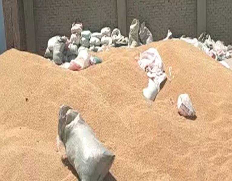 ضبط مدير مطحن لحيازته 30 طنًا قمح دون تصريح