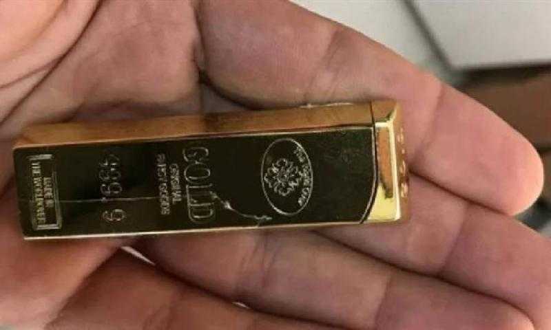 جمارك برج العرب تحبط تهريب سبيكة ذهبية بحوزة راكب مصري