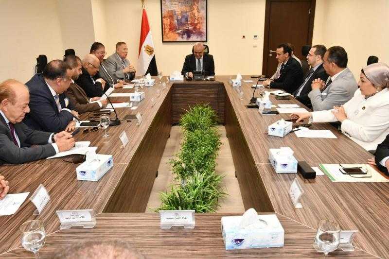 وزير الإسكان واتحاد المستثمرين يبحثان تعزيز المشروعات في المدن الجديدة
