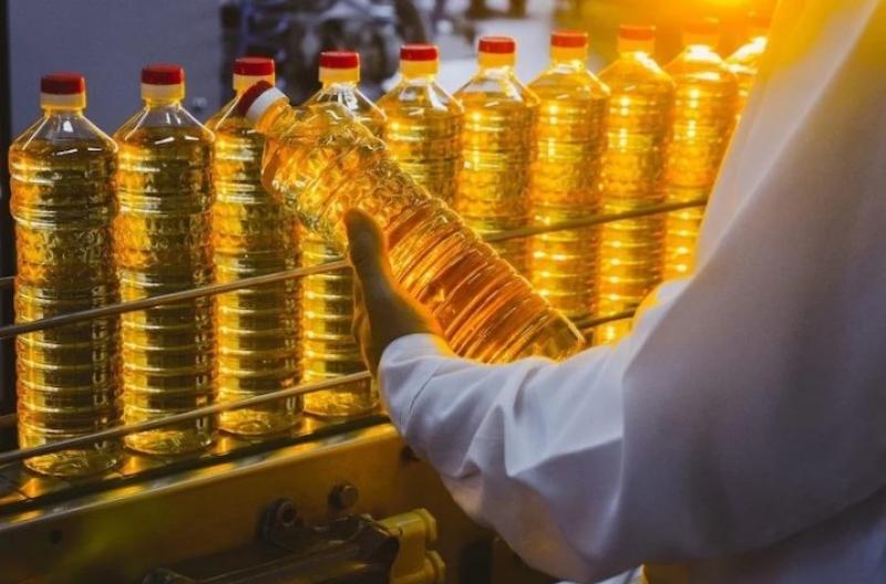 أسعار زيت الطعام اليوم.. طن «الصويا» يتراجع 500 جنيه