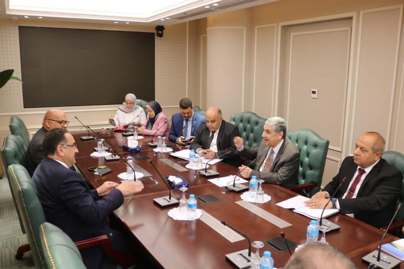 وزير الكهرباء يستقبل رئيس سلطة الطاقة بفلسطين لتعزيز التعاون المشترك