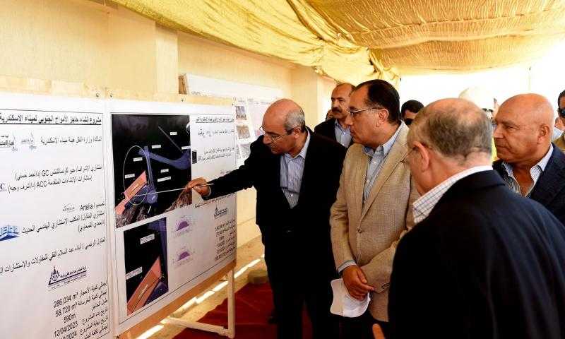 رئيس الوزراء يتابع تنفيذ عدد من المشروعات بمينائي الإسكندرية والدخيلة