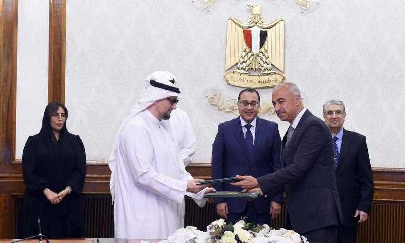 مدبولي يشهد اتفاقية إنشاء مشروع لطاقة الرياح بين مصر والإمارات