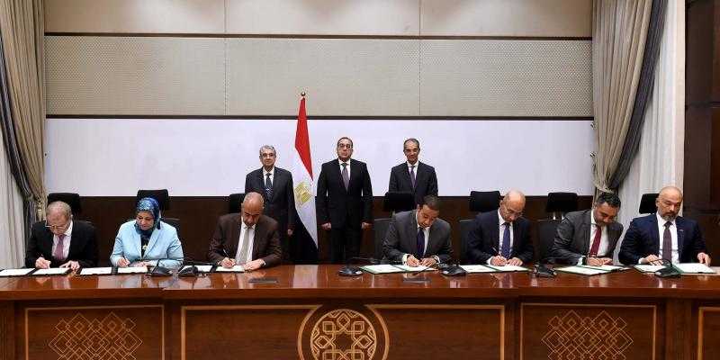 مدبولي يشهد تحويل أماكن بشركات الاتصالات العاملة في مصر للعمل بالطاقة النظيفة