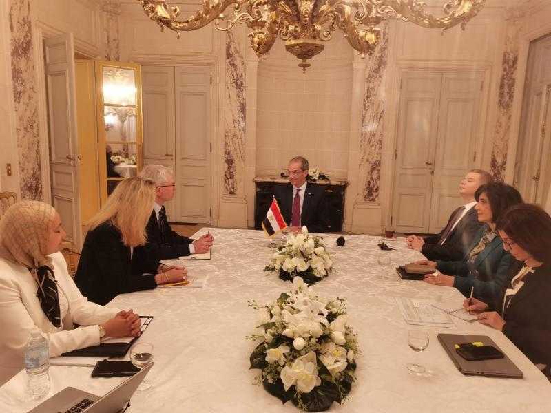 عمرو طلعت يبحث خطط عمل «مركز التميز الجديد» مع مسئولي شركة «كونتنتسكوير»