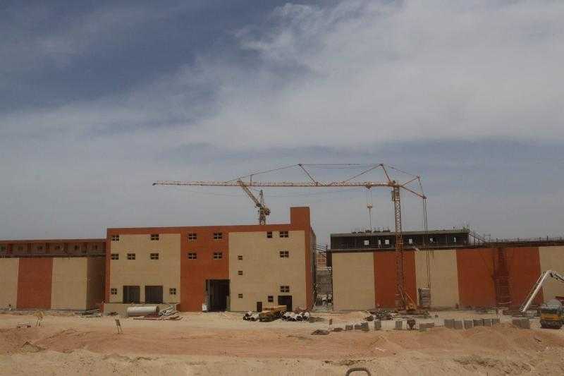 الجزار يتابع الموقف التنفيذى لمشروعات المرافق والخدمات في العاشر من رمضان