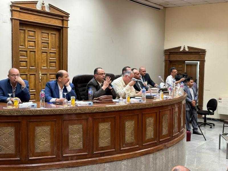 جهاز العاشر من رمضان: بيع محال تجارية بأنشطة متنوعة وصيدلية في مزاد علني