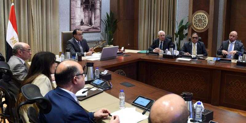 مدبولي يناقش مقترحات تحفيز نشاط البورصة المصرية للسلع