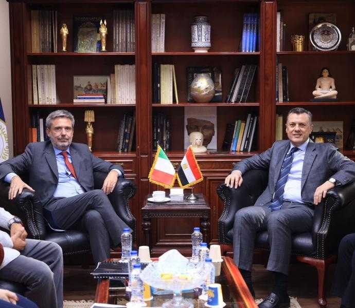 مصر وإيطاليا يبحثان التعاون في مجال السياحة والآثار