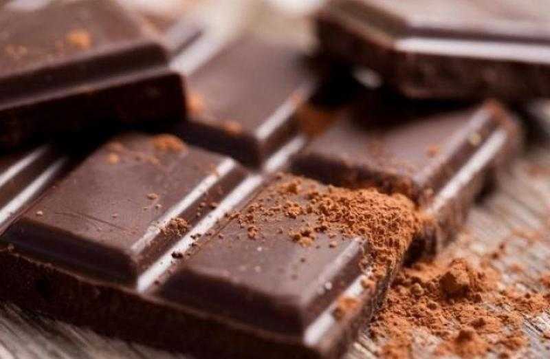 «الكاكاو» كلمة السر في توقف صناعة الشوكولاتة عالميًا (تفاصيل)