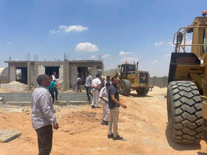 «الإسكان» تصدر 3 قرارات لإزالة مخالفات بناء بالوراق والساحل والعبور الجديدة