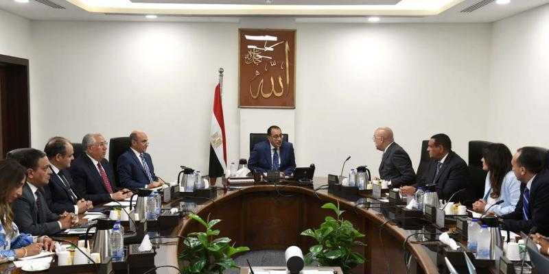 رئيس الوزراء يتابع حل مشكلات تحصيل مقابل التحسين على العقارات