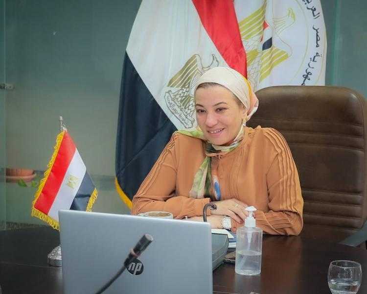 وزيرة البيئة: مشروع تجريبي لدعم هيئة النقل العام بمركبات تعمل بالكهرباء