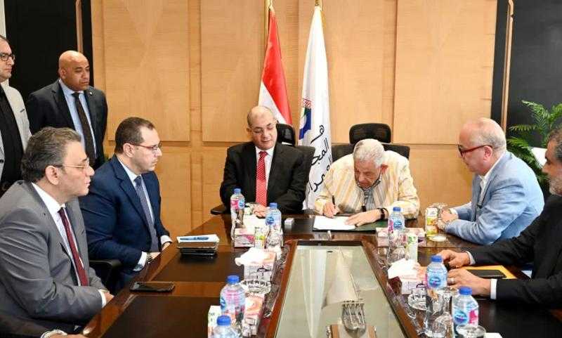 «الإسكان»: توقيع عقد اتفاق تسوية لقطعة أرض بمدينة دمياط الجديدة