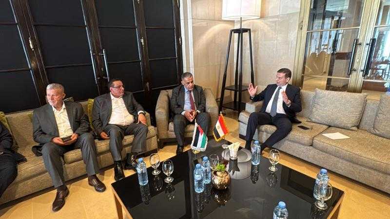 وزير الزراعة يجتمع مع نقابة مصدرى الخضر والفواكه بالأردن