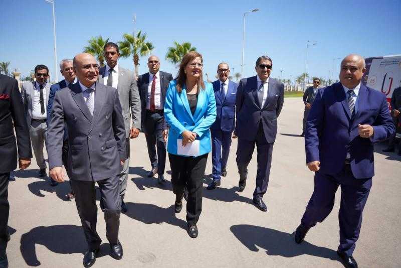 وزيرا العدل والتخطيط يطلقان إشارة بدء تشغيل سيارات توثيق متنقلة بالإسكندرية ومطروح