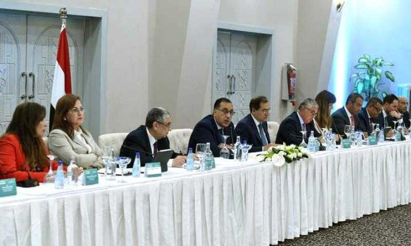 تفاصيل عرض خطط إنتاج الطاقة المتجددة والهيدروجين الأخضر في مصر