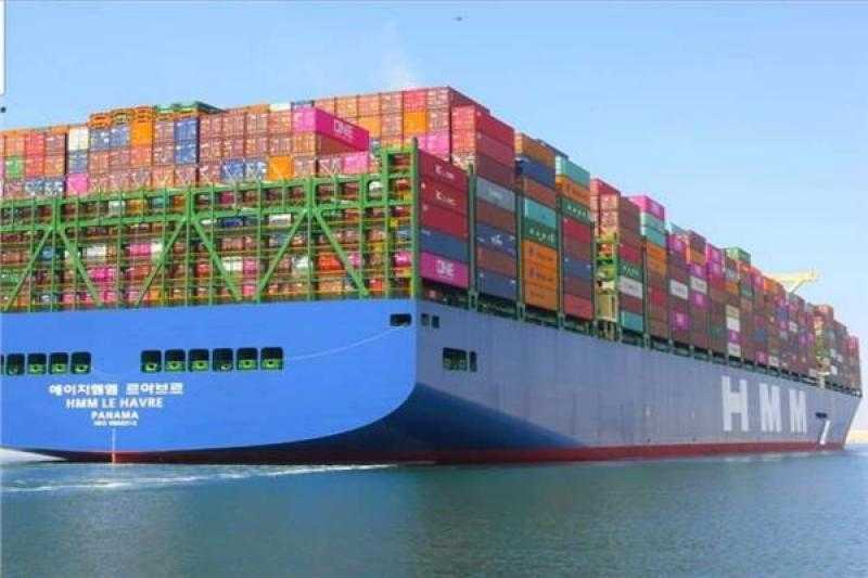 عبور 83 سفينة في قناة السويس بحمولات 4.8 مليون طن