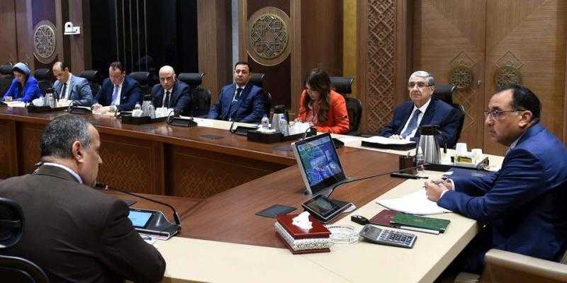 بطاقة إنتاجية 400 ألف طن سنويًا.. مدبولي يستعرض إقامة محطة عملاقة للهيدروجين الأخضر