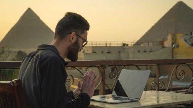 «التعبئة والإحصاء»: 89% من الشباب في مصر يستخدمون الإنترنت