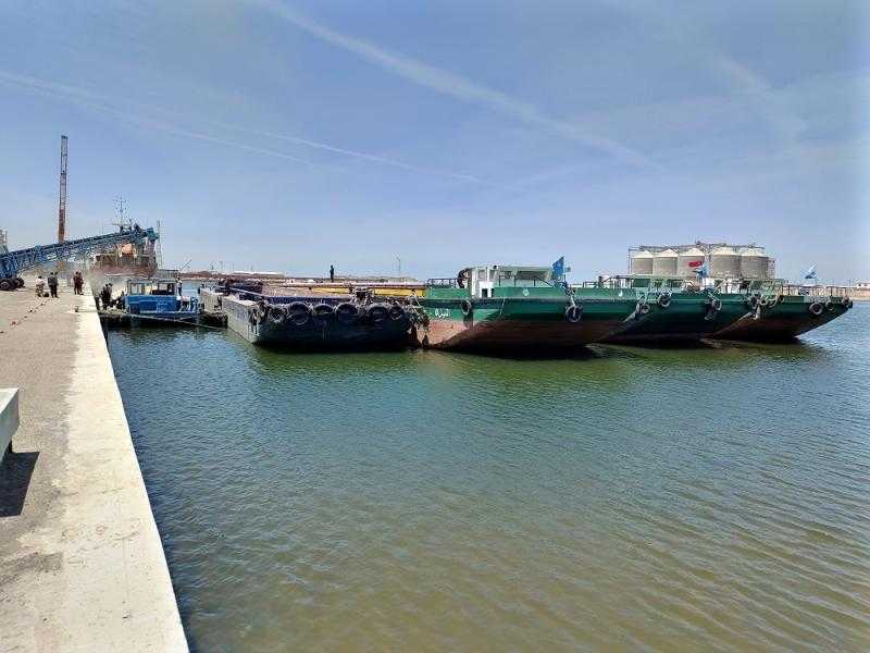«الذرة والقمح» أبرزها.. ميناء دمياط يستقبل 25258 طن بضائع عامة