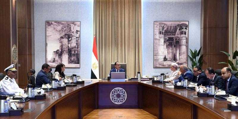 رئيس الوزراء يتابع جهود التخلص الآمن من نواتج تطهير المجاري المائية