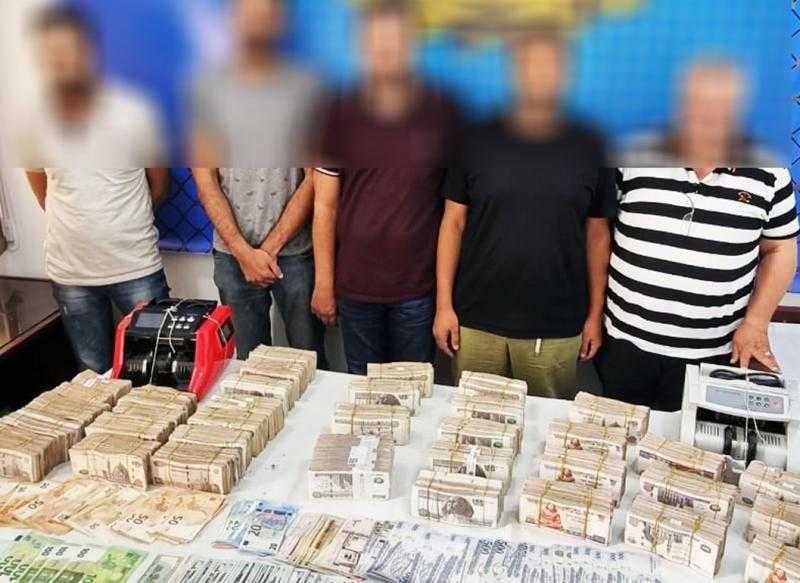 ضبط 5 أشخاص للاتجار بالنقد الأجنبي خارج نطاق السوق المصرفي