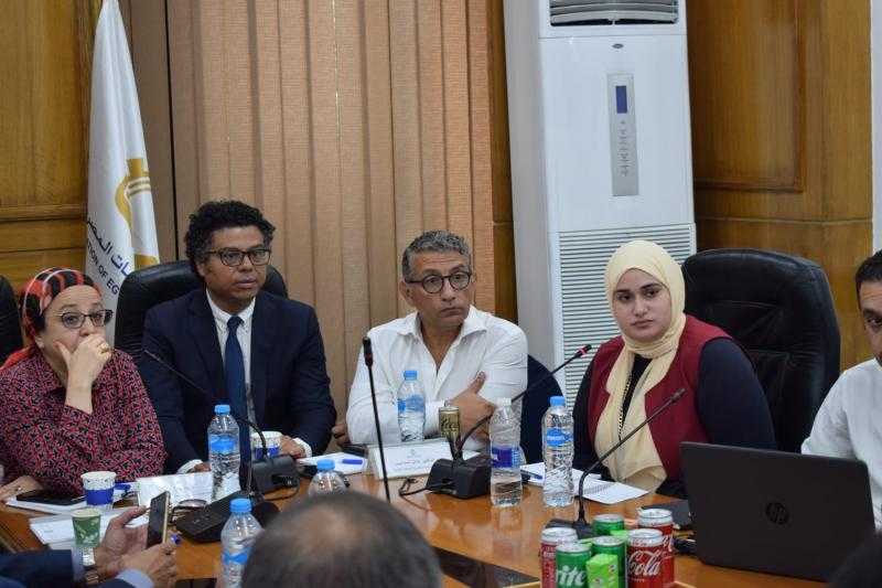 «الصناعات الغذائية» تناقش قائمة الفحص الخاصة بـ«سلامة الغذاء» مع مصانع المكملات الغذائية