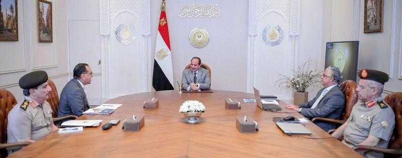 السيسي يطلع على الموقف التنفيذي للمشروعات الاستثمارية باقتصادية قناة السويس