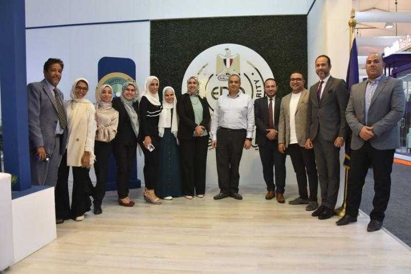 رئيس هيئة الدواء يتفقد جناح المعرض الخاص بالهيئة في المؤتمر العالمي للسكان والصحة والتنمية 2023