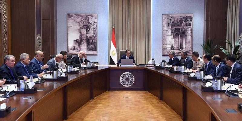 مدبولي يستعرض الخطط المستقبلية للمرافق بالمنطقة الاقتصادية للقناة