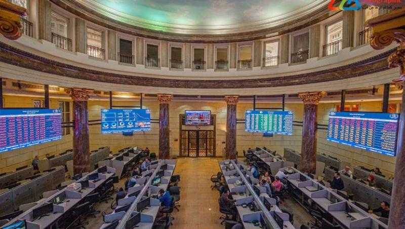 تباين أداء البورصة بالمنتصف.. وهبوط مؤشر «الشركات الصغيرة» 0.45%