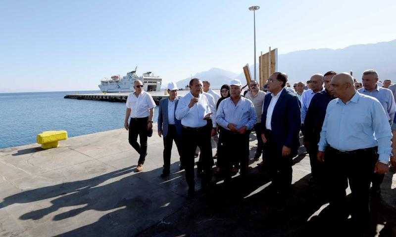 ضمن خطة تطوير المواني البحرية.. مدبولي يتفقد أعمال التطوير بميناء نويبع البحري
