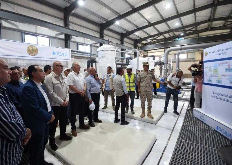 مدبولي يتفقد مشروع محطة تحلية مياه البحر بطابا