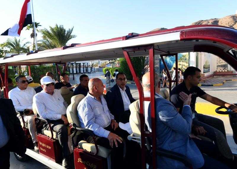 ممر رئيسي لـ«طابا /العريش».. مدبولي يتفقد منفذ طابا البري