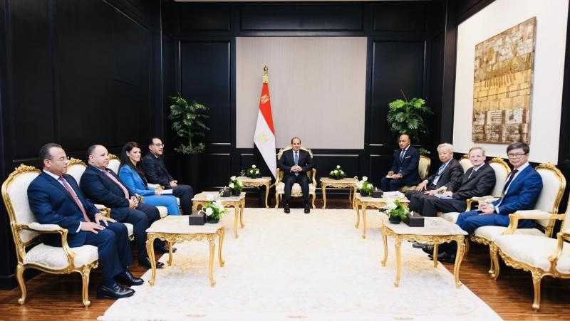 الرئيس السيسي يتطلع إلى التعاون مع ”البنك الآسيوي” بمجالات النقل والطاقة النظيفة