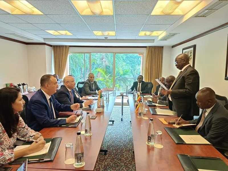 الجزائر وأوغندا يبحثان تعزيز الشراكة الاقتصادية