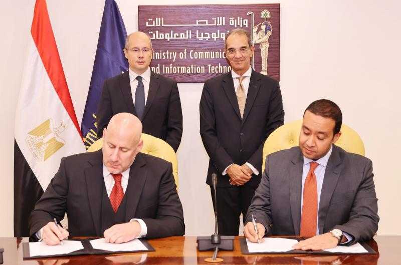 توقيع مذكرة تفاهم بين المصرية للاتصالات وشركة مجرية لإنشاء كابل ألياف ضوئية بحري