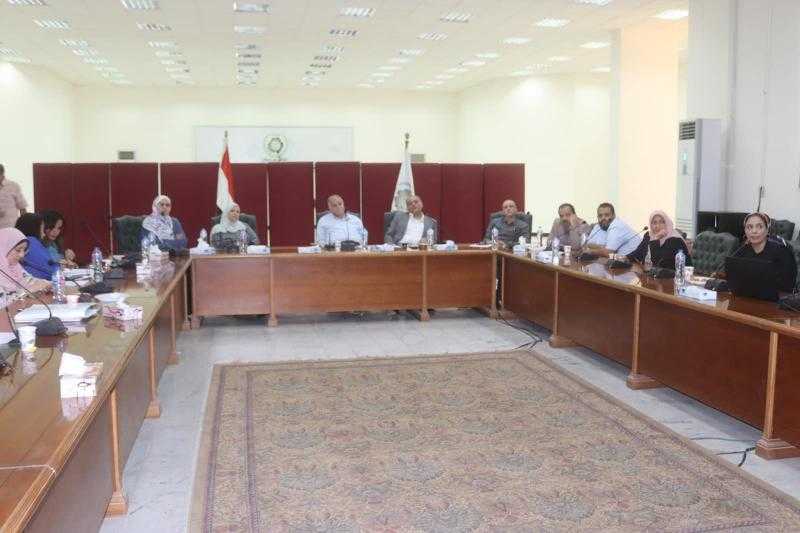«الإسكان»: بحث إعادة تخطيط محاور الخدمات ومستويات الإسكان بالعاشر من رمضان