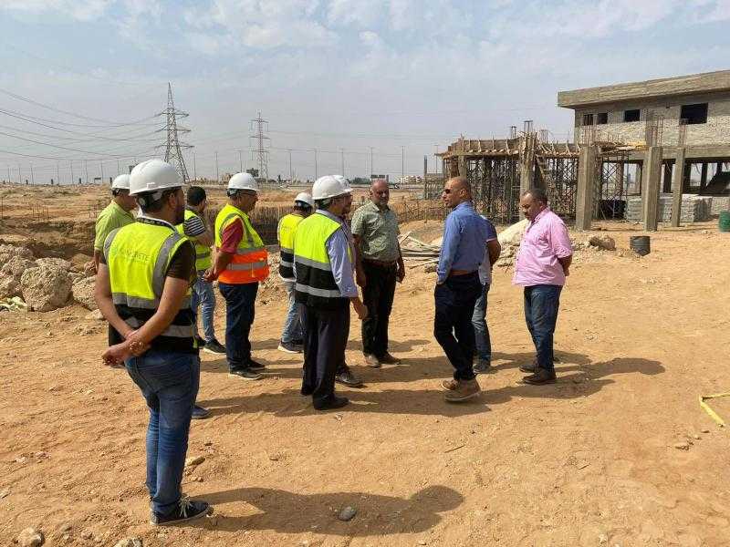«الإسكان»: دفع الأعمال الجارية بالطرق ومحطات روافع الصرف الصحي بالقاهرة الجديدة